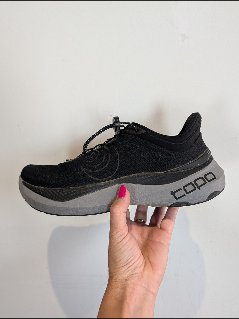 TOPO AURA ATHLETIC SHOES, SIZE 10